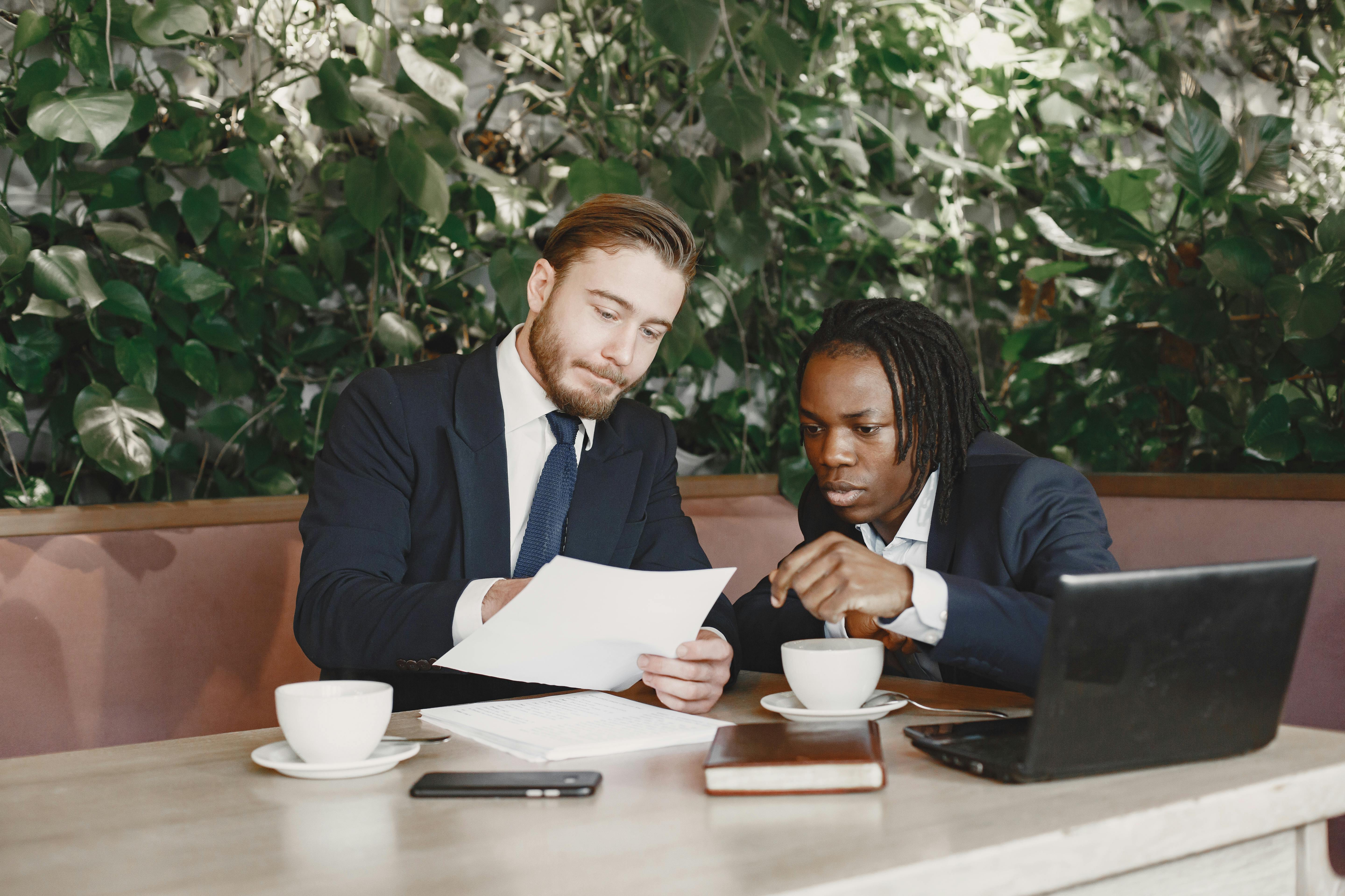 Learn how to use resume verification to find job hopping and tenure discrepancies. Protect your business from CV fraud with accurate employment dates. 