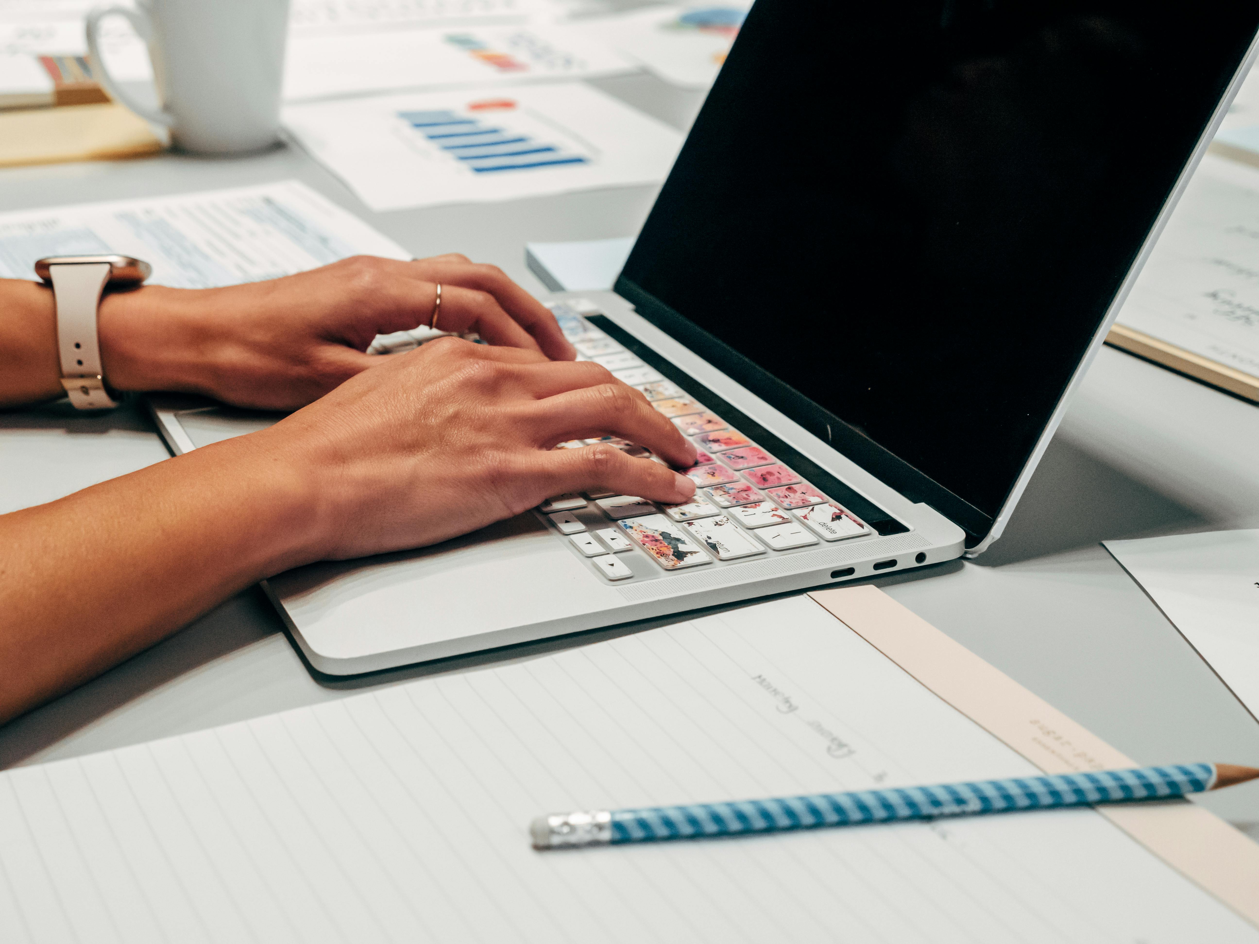 Learn why matching your LinkedIn vs resume is key for your digital presence. Refhub explains how to build a strong professional brand.
