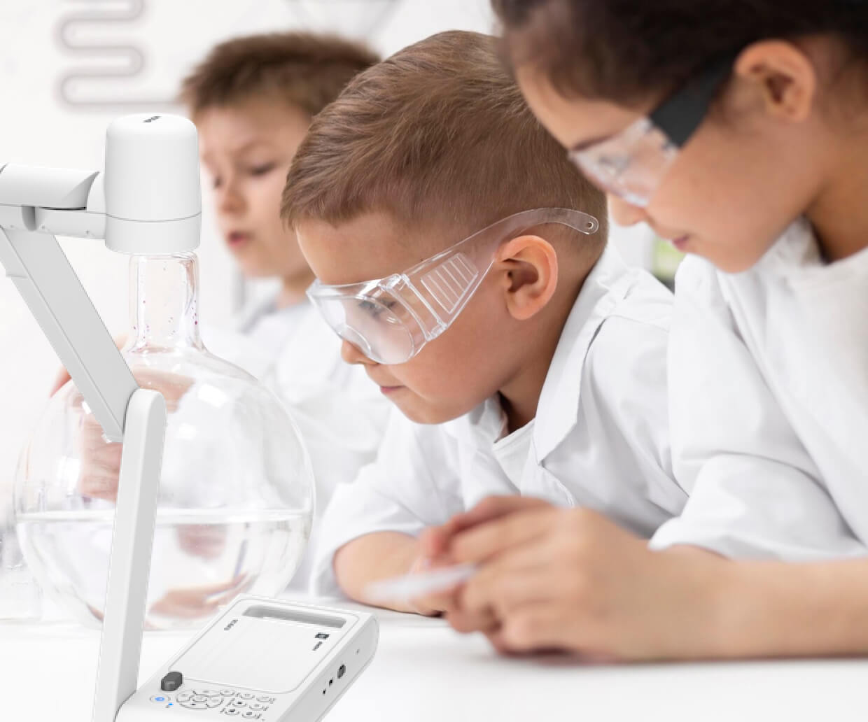 3 children observing a flask of water