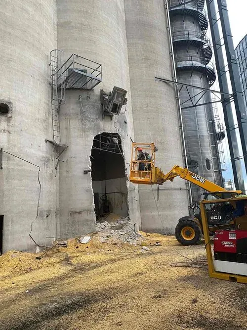 lift cleaning silo