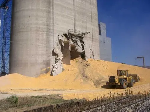 structural failure on grain bin