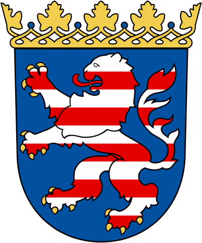 Wappen von Hessen mit einem rot-weiß gestreiften Löwen und goldener Königskrone.