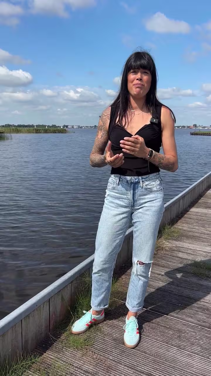 Thumbnail van resultaatvideo met Sabrina van Personal Body Plan over thuis sporten dat perfect bij haar past.