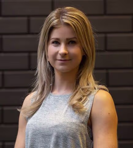 Portret van Marinke Termorshuizen, online coach van Personal Body Plan voor afvallen, spieropbouw, zwangerschap, yoga, hardlopen en lactose-intolerantie.