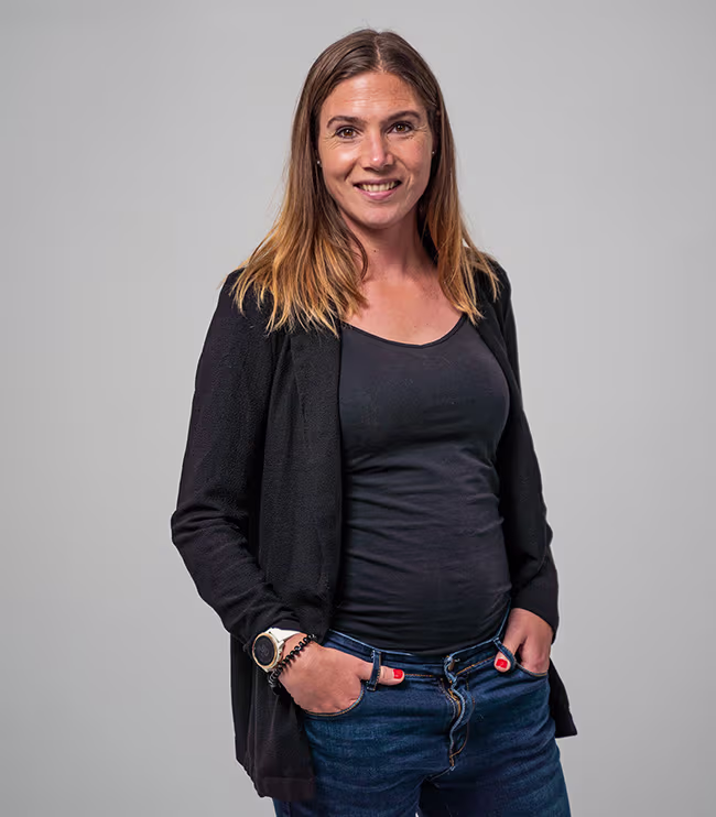 Portret van Ilona van Vliet, online coach van Personal Body Plan voor afvallen, zwangerschap, HYROX, mindset, mindfulness en yoga.