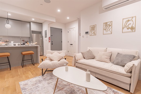 Boho 1bd w/ Balcony • Bushwick Hideaway