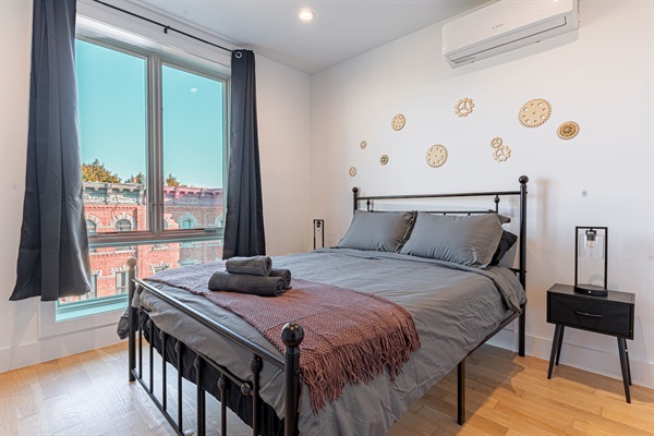 Industrial 1bd w/ Balcony • Bushwick Escape