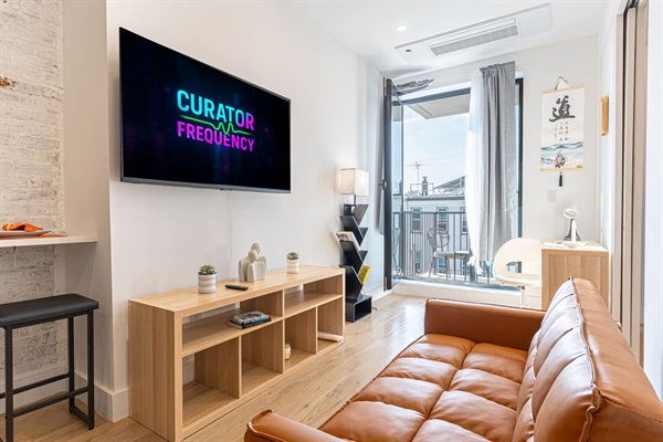 Cozy & Chic Renovated Brooklyn with Balcony