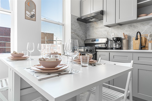 Comfy 2B Near LGA & Subway with Washer/Dryer