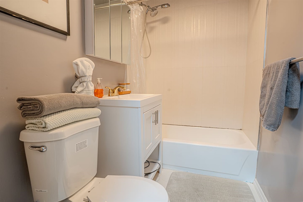 Second bedroom with queen bed — comfortable accommodations for up to 6 guests across 3 bedrooms.