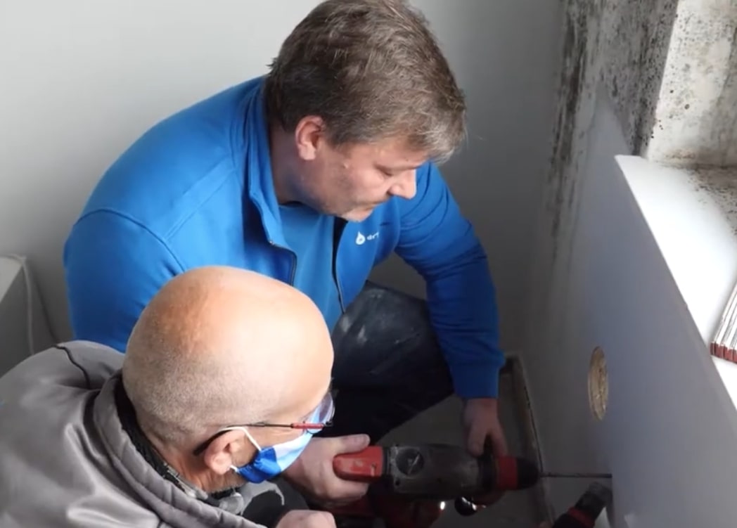 Vocht op het plafond behandelen