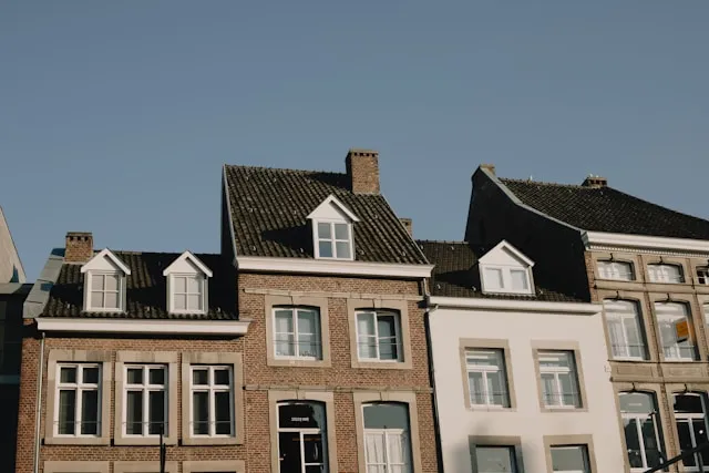 Waarom oude woningen vaak last hebben van opstijgend vocht