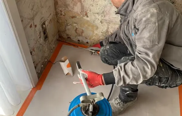 Hoe werkt muurinjectie tegen opstijgend vocht?