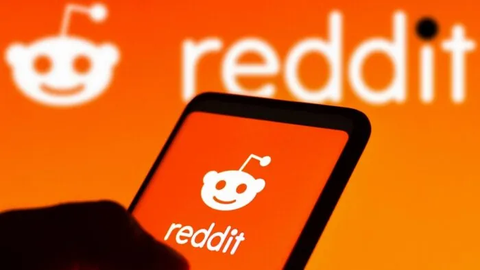 Logo Reddit affiché sur un smartphone
