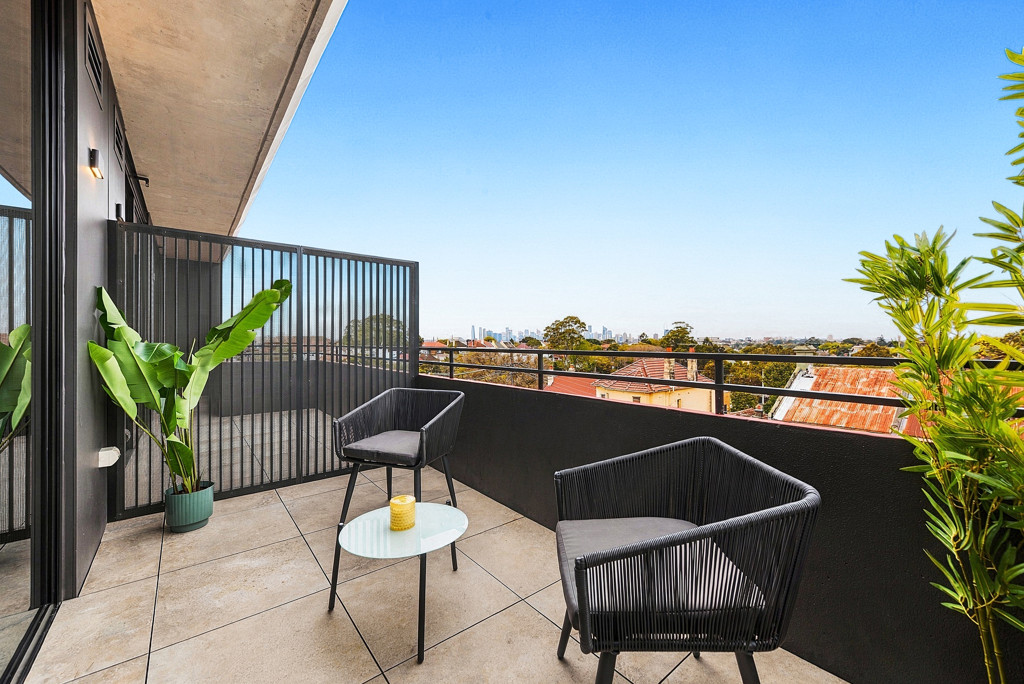 SUN-FILLED STUDIO IN BOUTIQUE INNER WEST DEVELOPMENT