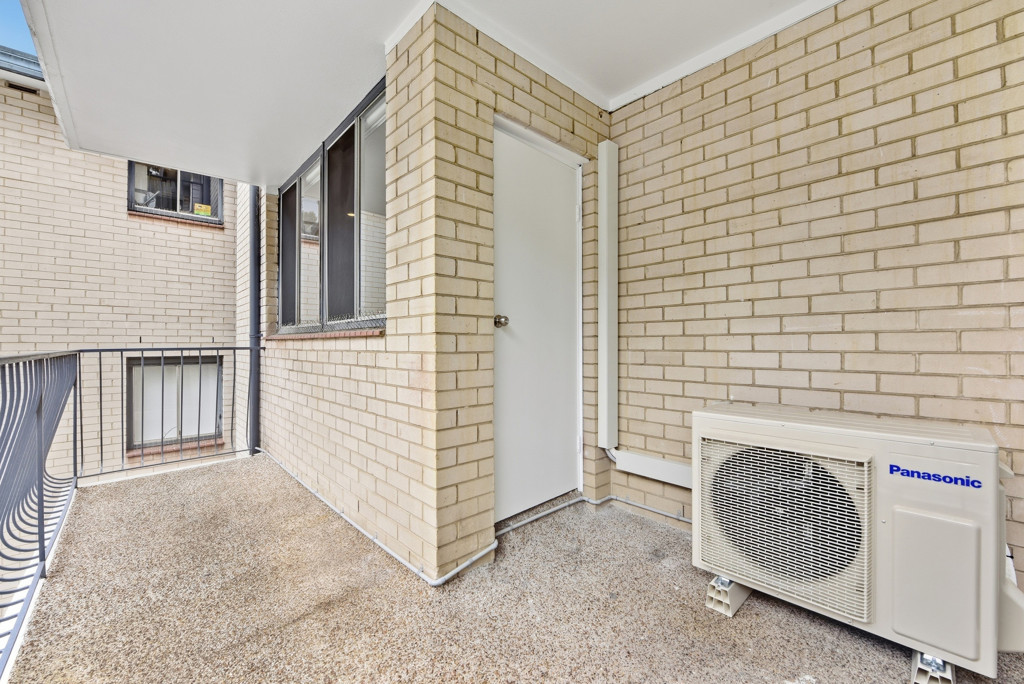 " COMPLETELY RENOVATED" - MODERN 2 BEDROOM UNIT