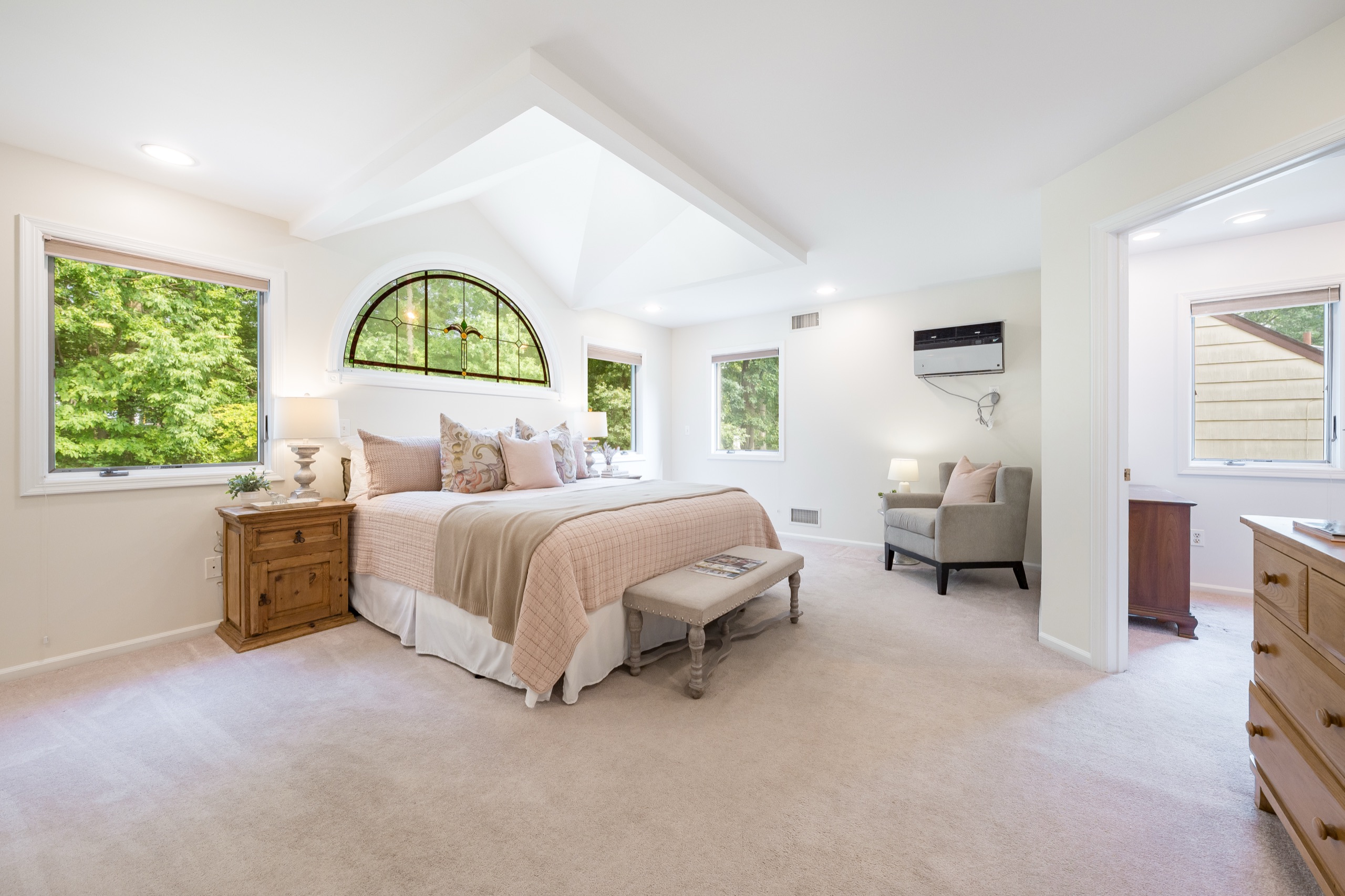 HDR finish: the same room, natural blend