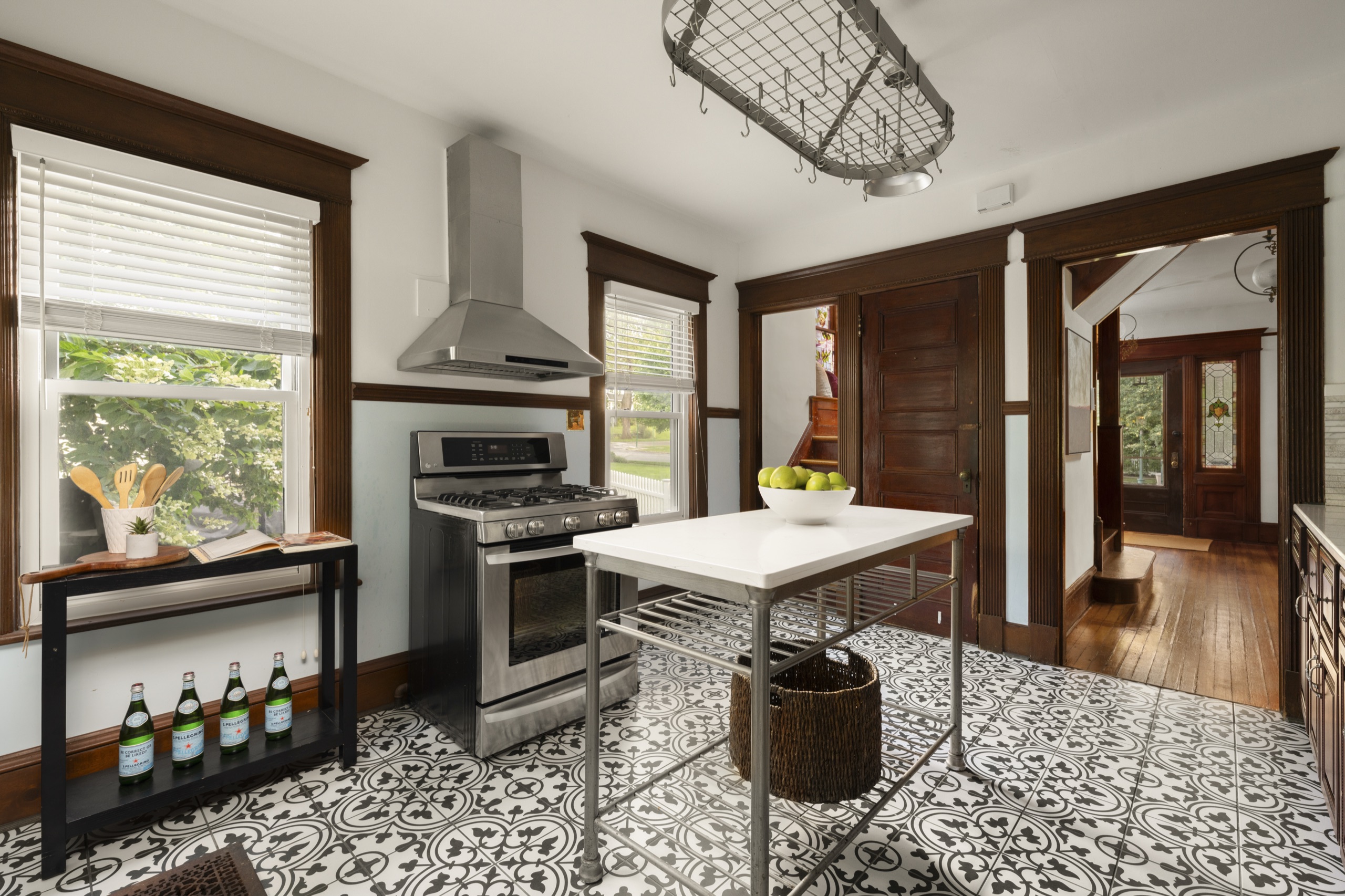 South Orange Colonial — frame 14
