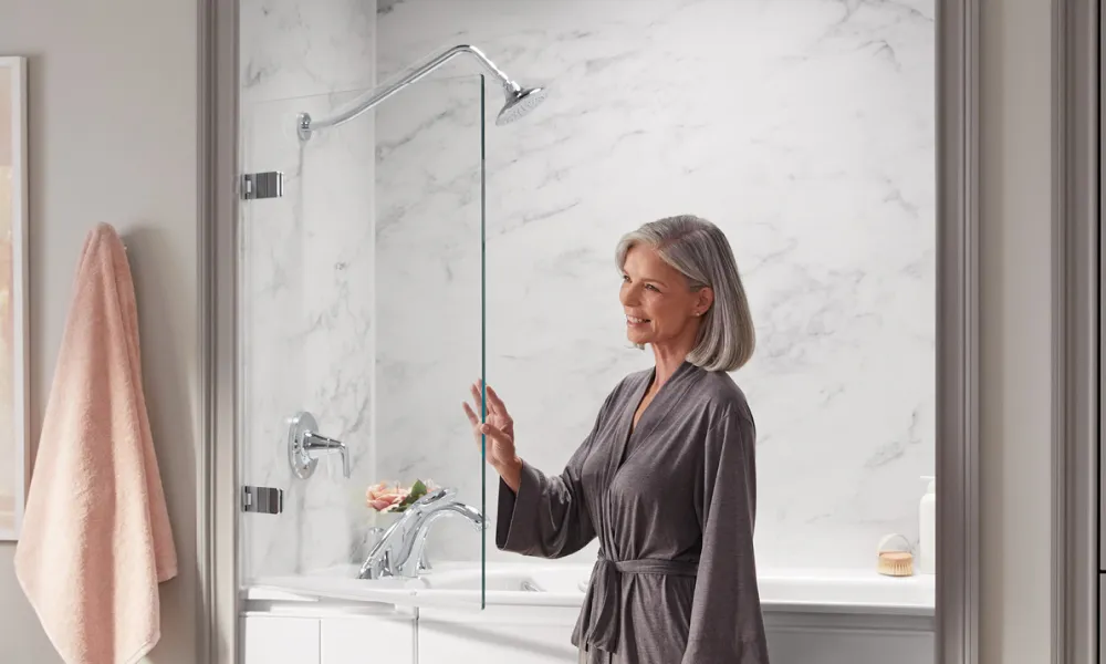 Marble-like wall swatch featuring a modern palette.