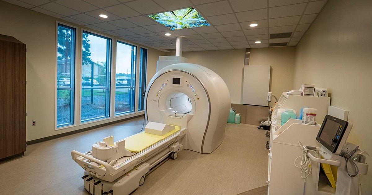 An MRI scanner in a modern hospital imaging suite, the kind of medical technology increasingly paired with AI software now under new FDA review.