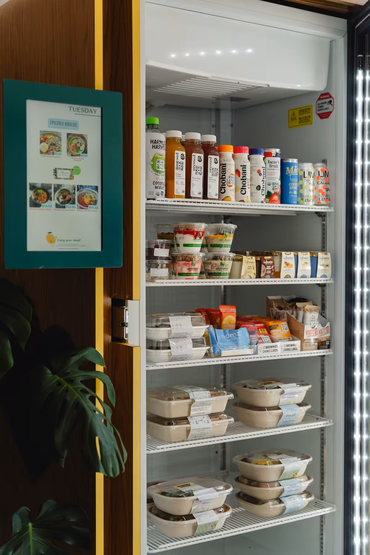 Fresh food vending machine with 24/7 access
