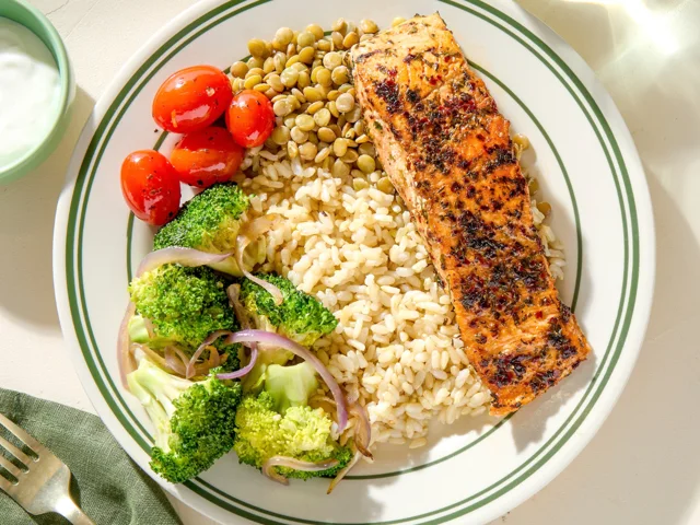 A CookUnity meal shown in an example ordering card