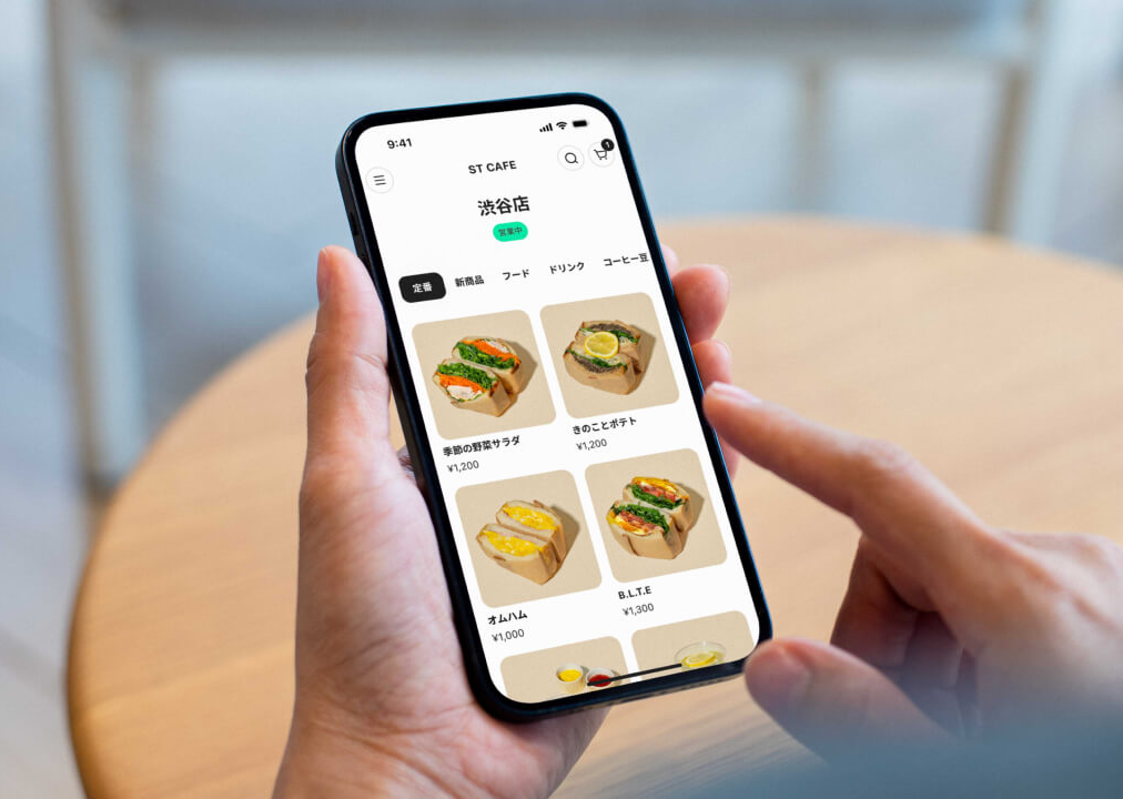 モバイルでオーダーしている様子
