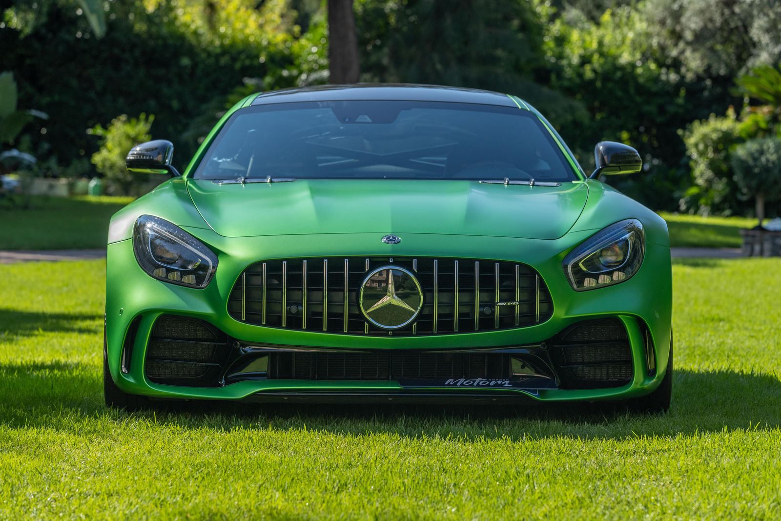 Mercedes-AMG GT verte, vue de face