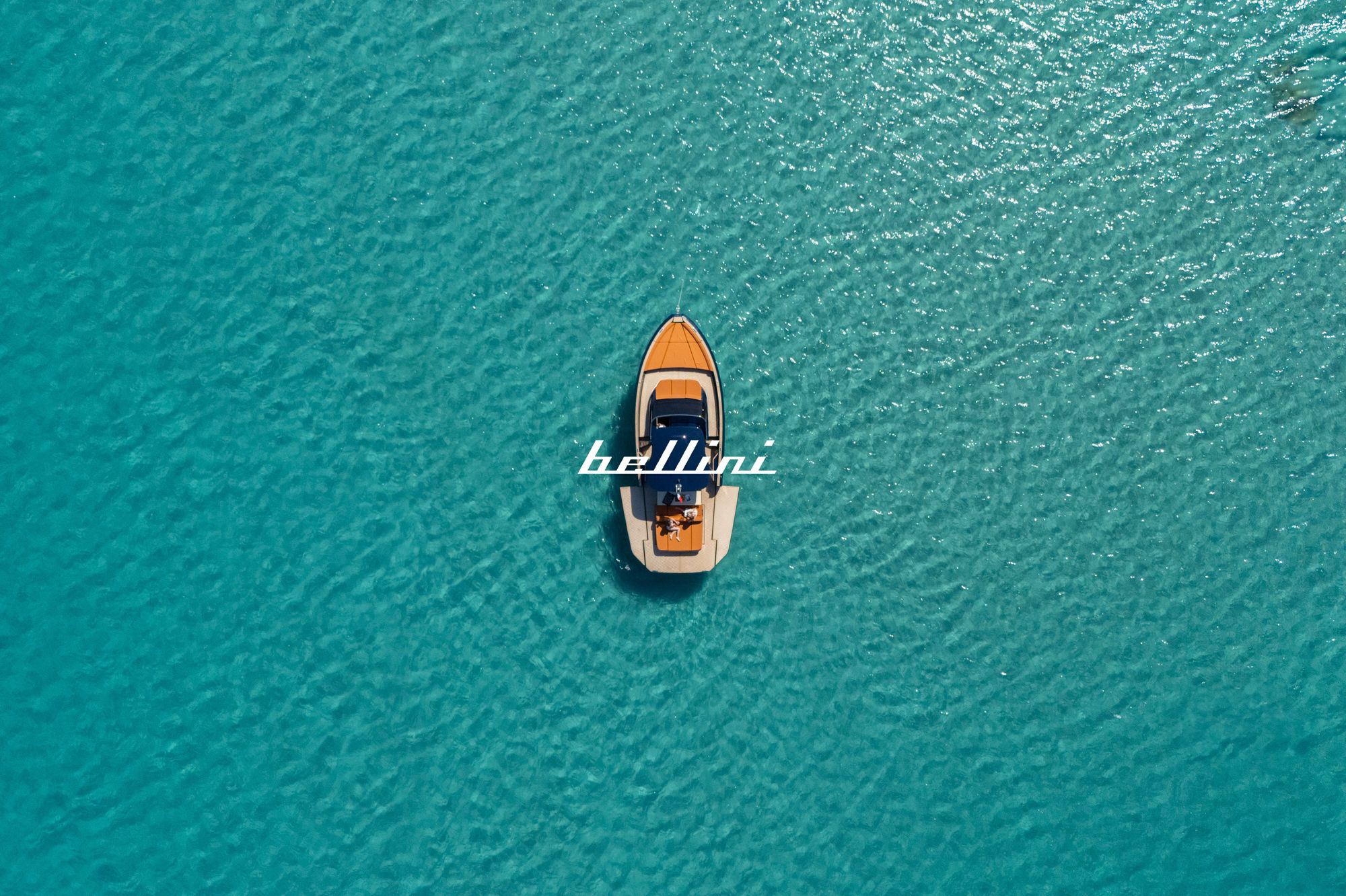 Yacht Bellini vu du ciel, prise de vue drone en Méditerranée