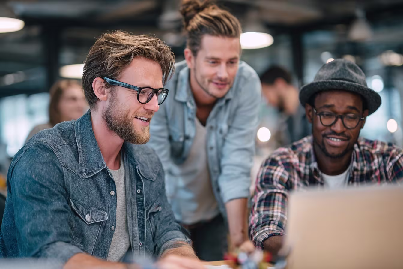 Team discussing cyber insurance guide