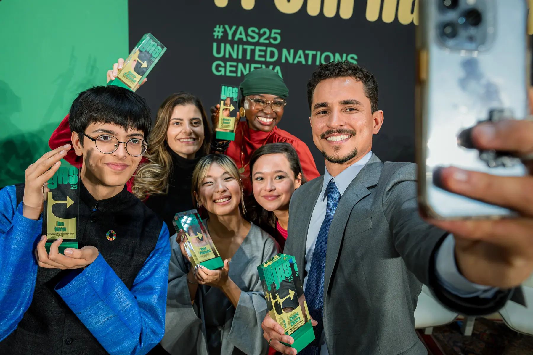 #YAS25 Laureates © Young Activists Summit/Antoine Tardy 