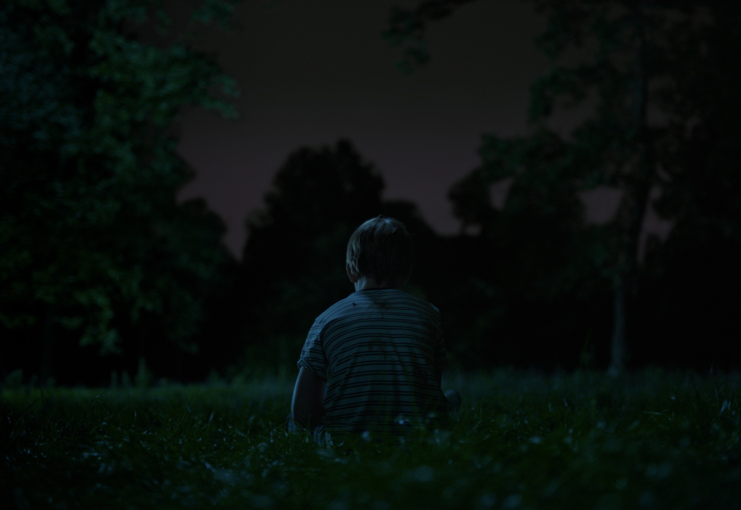 A young boy in a park at night, extract of the short film Gordie