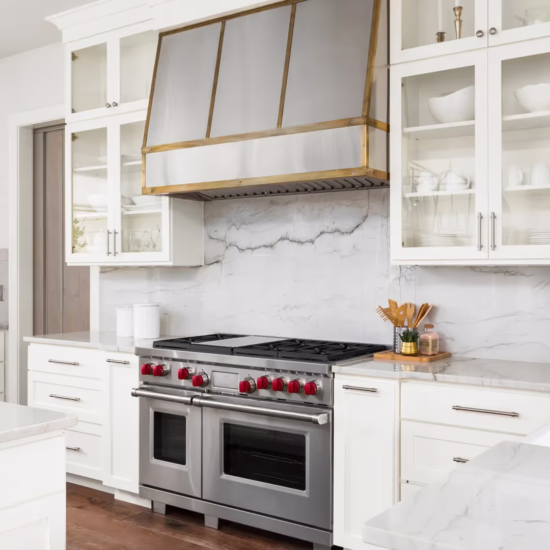 Master suite with soaker tub