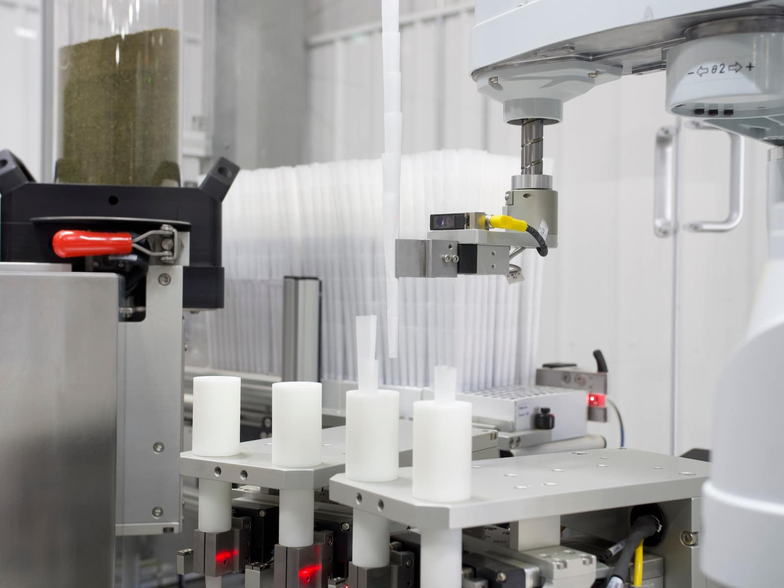 Robot loading preroll cones