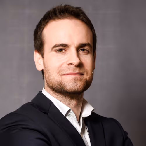 A color portrait photograph of Thomas Newman