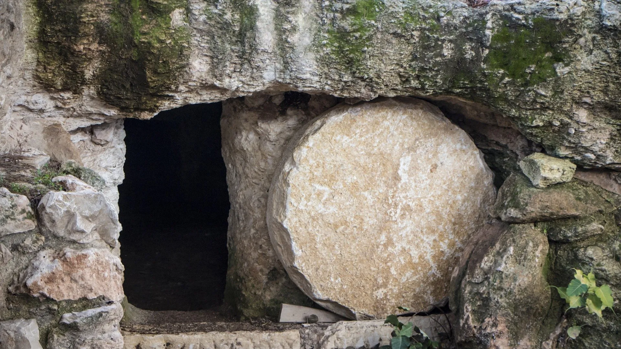 Image of an empty tomb that would've been similar to what Jesus was buried in