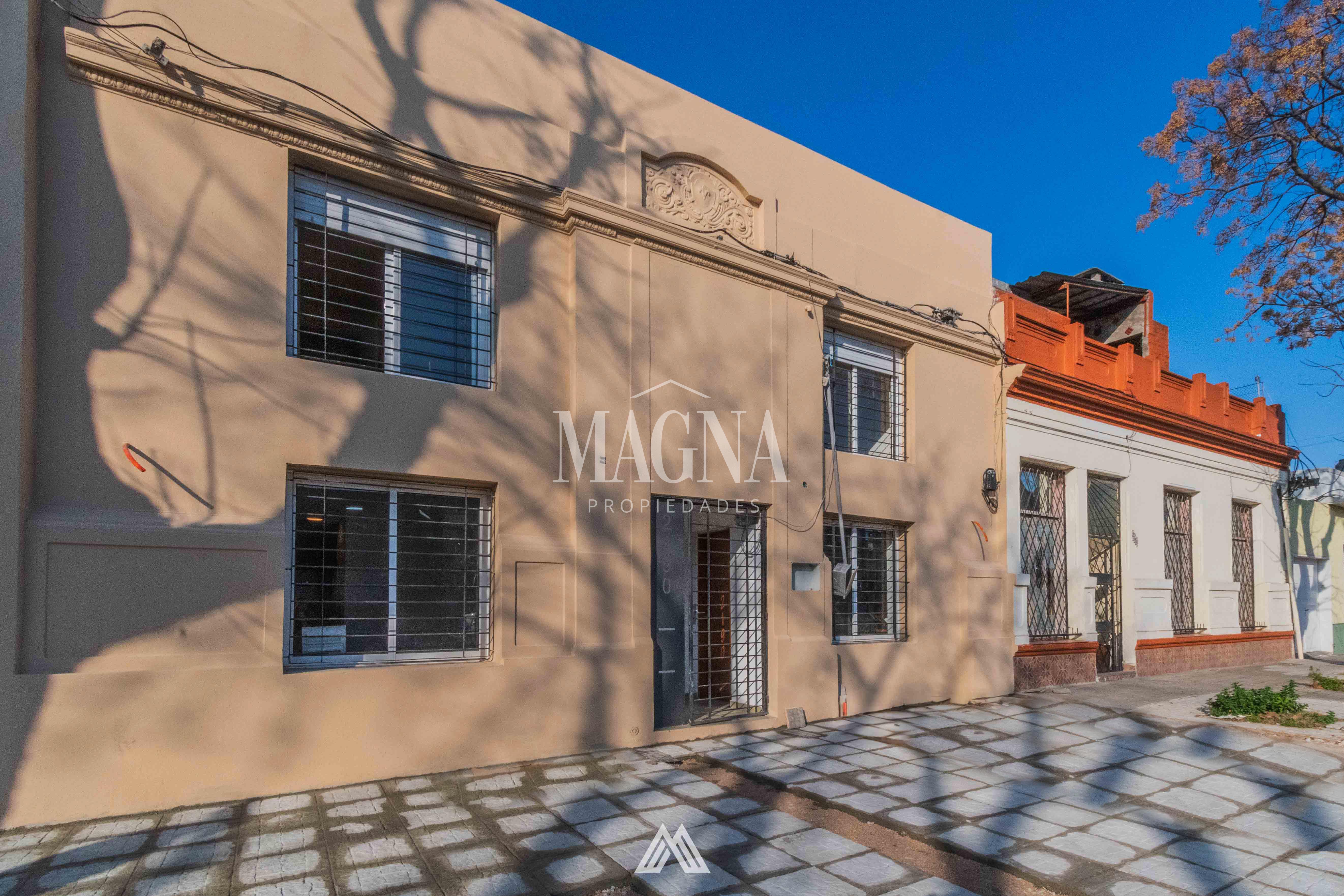 Venta casa dúplex a estrenar 2 dormitorios con patio La Comercial