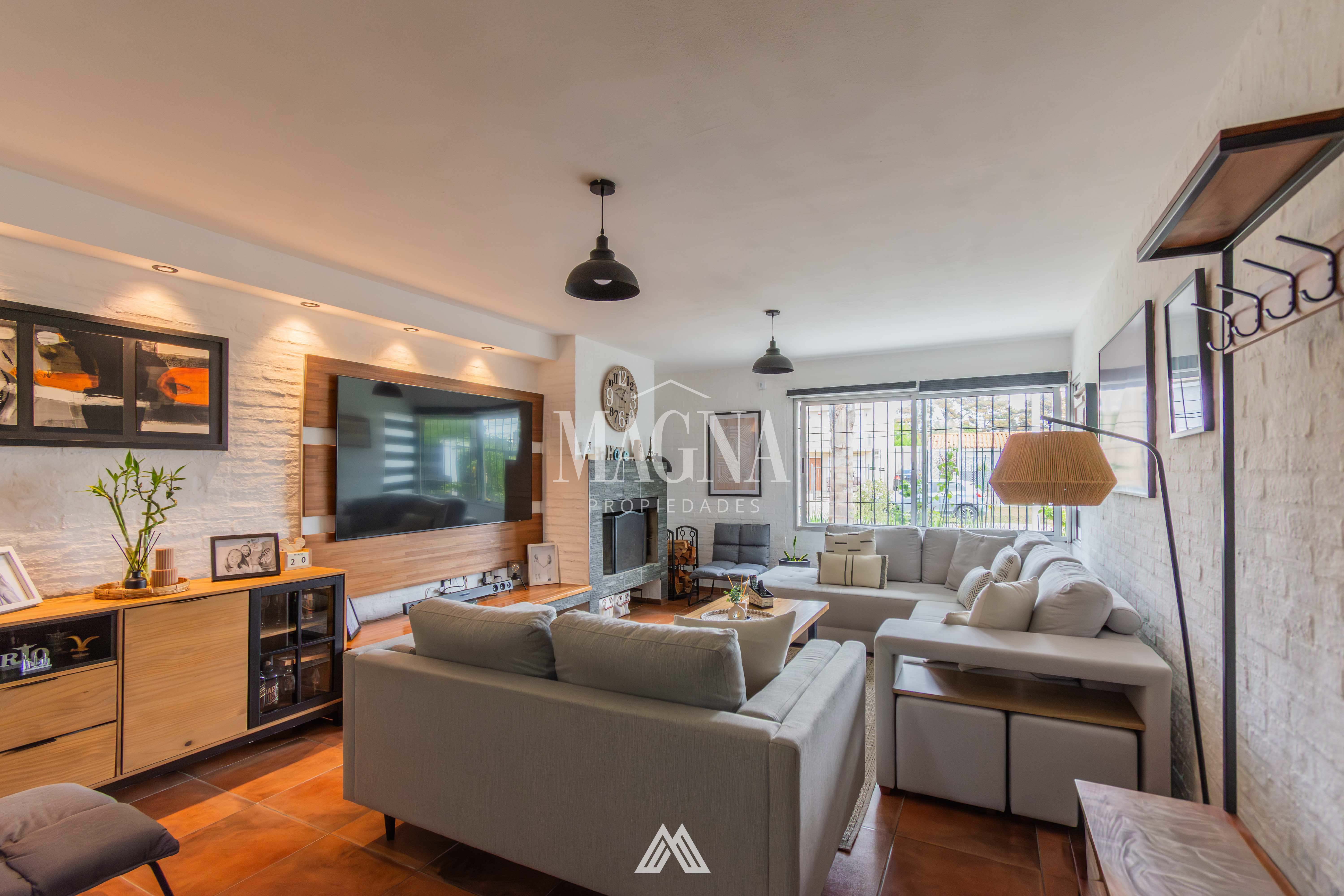 Casa reciclada en venta a pasos de la Rambla 3 Dormitorios | Solymar Sur