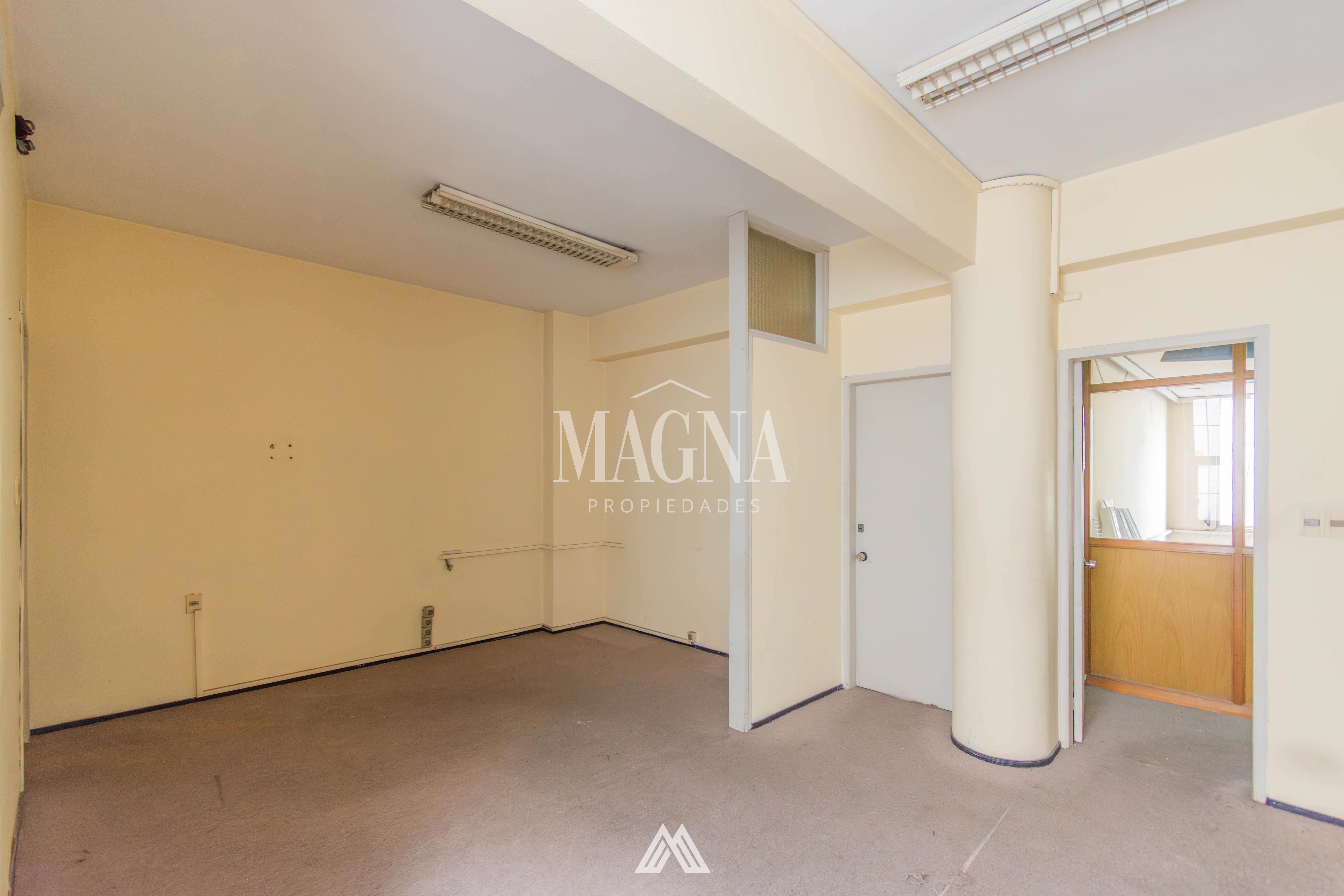 Venta de gran Apartamento en el centro a reciclar Río Negro y San José