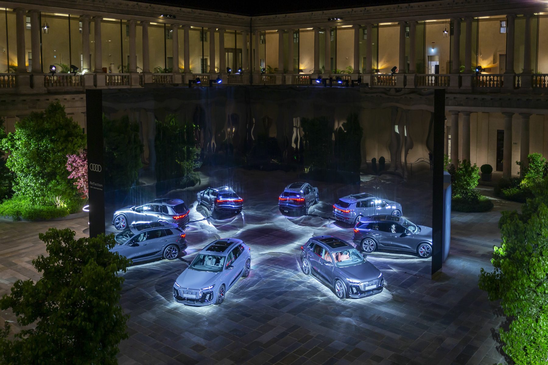 Reflaction - mirrored vehicle installation