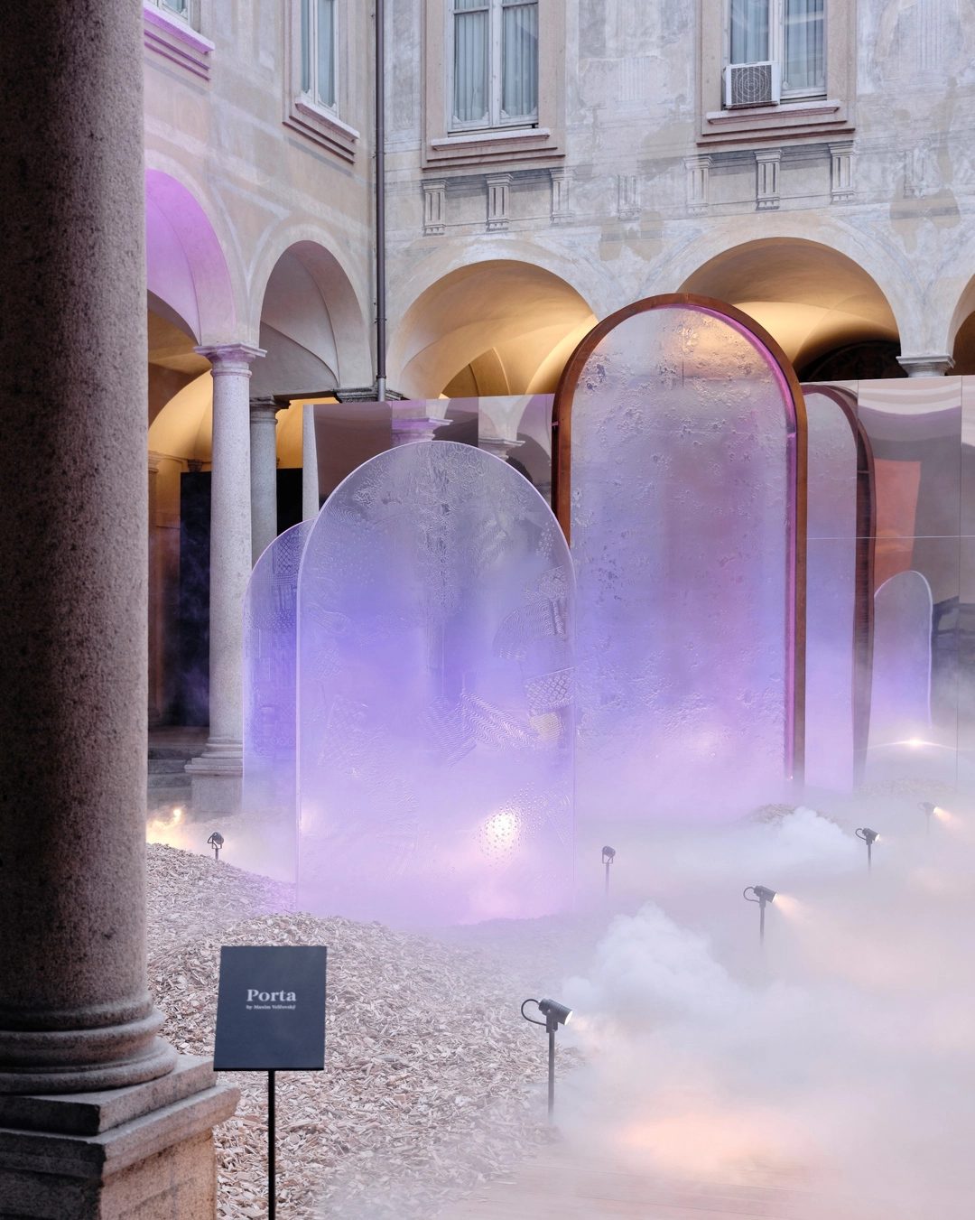 Porta - textured glass and uplighting