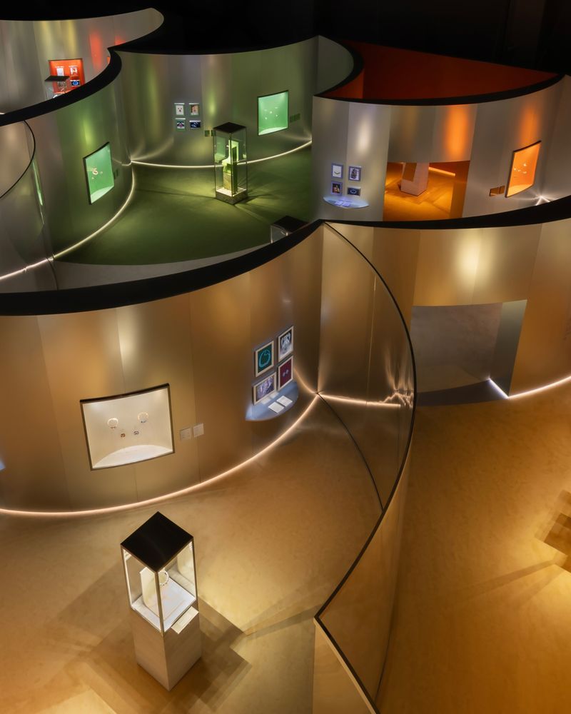Color-Zoned Gallery