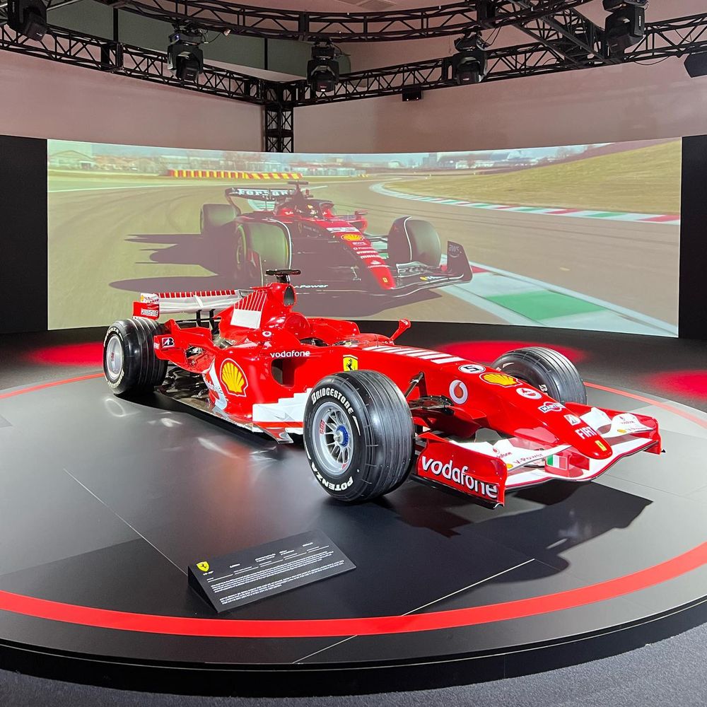 Motorsport Display and Curved Screen