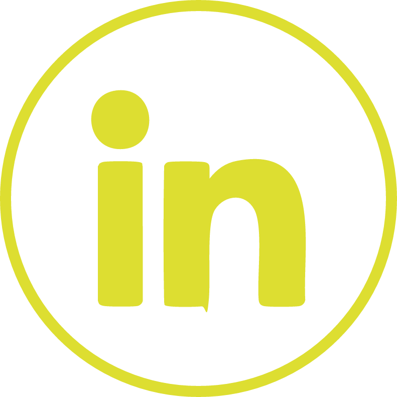 LinkedIn icon with yellow in symbol inside a yellow circle on black background.