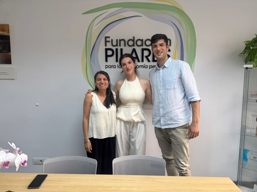 El equipo de Amaia Cuida junto a Fundación Pilares tras cerrar el acuerdo de colaboración