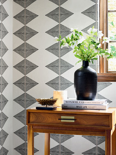 Selecting premium patterned wallpaper for a Maui dining room