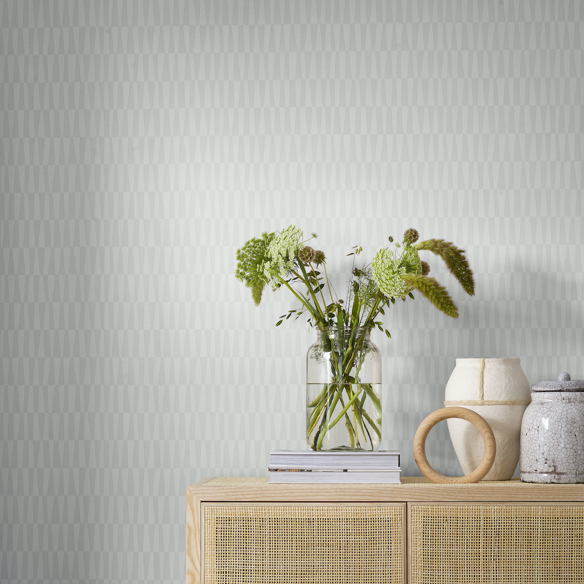 Moisture-resistant wallpaper suited to Hawaii's humid climate