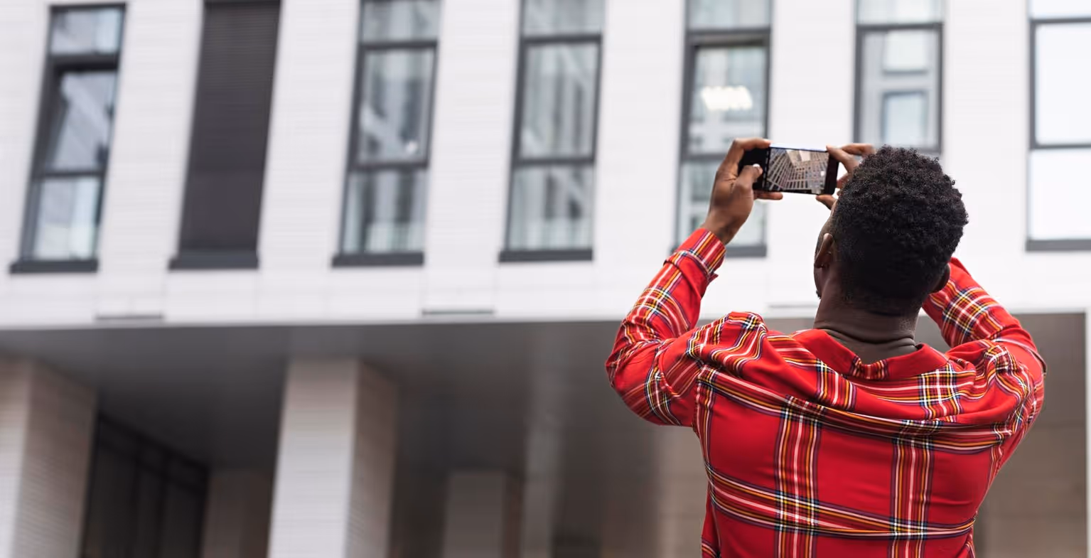 Landlord taking photos of a property to list for rent in Dubai. A landlord photographing a rental property to attract reliable tenants in Dubai, highlighting BSO Real Estate’s tenant-finding services for landlords.