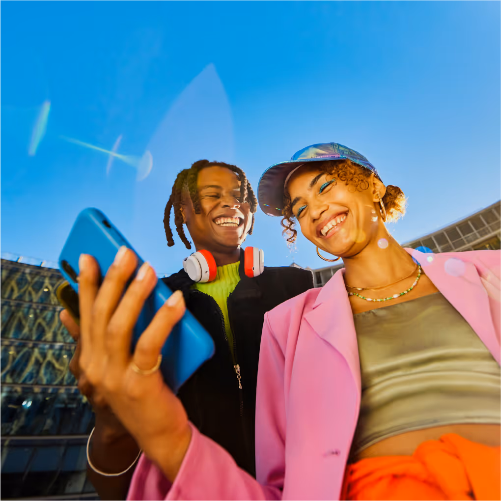 Utilisateurs regardant leur application Ekip