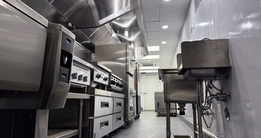 mobile kitchen equipment 